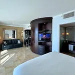 Boutique Suites 3 Min Walk To Beach