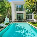 Villa Tranquil Luxe Modern Oasis With Private Pool In Miami Beach