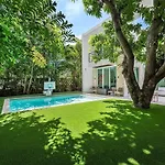 Villa Tranquil Luxe Modern Oasis With Private Pool In Miami Beach