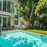 Villa Tranquil Luxe Modern Oasis With Private Pool In Miami Beach