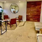 2-Min To Beach, Upscale Enclave