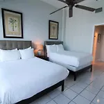 Castle Ph12 Spacious Bay View Penthouse, Pool, Tennis, Free Parking