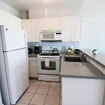 Castle Ph12 Spacious Bay View Penthouse, Pool, Tennis, Free Parking