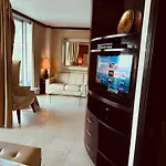 Apartment At De Soleil Hotel On Ocean Drive