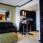 Sobe Ocean Drive Suites