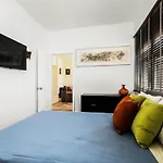 Two Bedroom Two Bath Apartment 2 Block To Beach