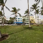 Two Bedroom Two Bath Apartment 2 Block To Beach