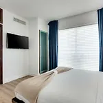 Congress Suites At The Strand