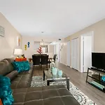 2 Bedroom 2 Bath With Patio On 11Th Collins Ave