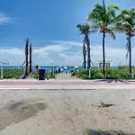 Castle Beach Suites By Vacation Media
