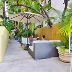 Villa Paradiso Apartment Hotel