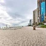 Sunny Isles Beach High Rise With Beach And Pool Access