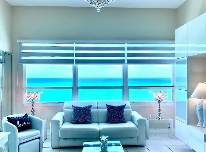 Large Luxurious Direct Ocean Front Penthouse Or Deluxe One Bedroom Ocean Front Condo-Free Parking