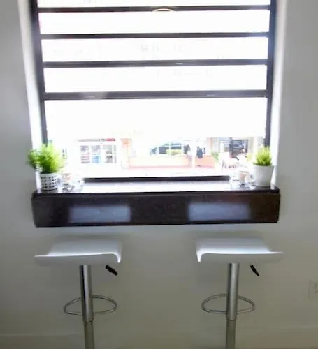 2 Stylish Sobe Condo 1/2 Block From The Beach!!!!