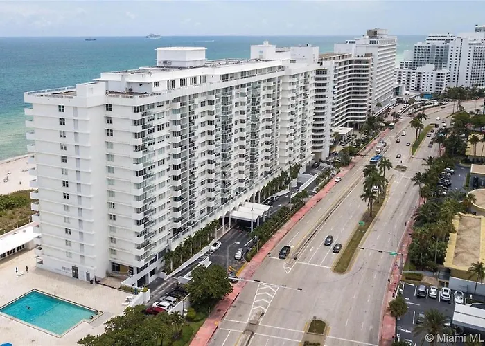 Pavilion Beach Front Apartment With Balcony