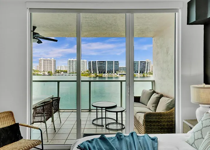 Marina Bay Sunny Isles 1005