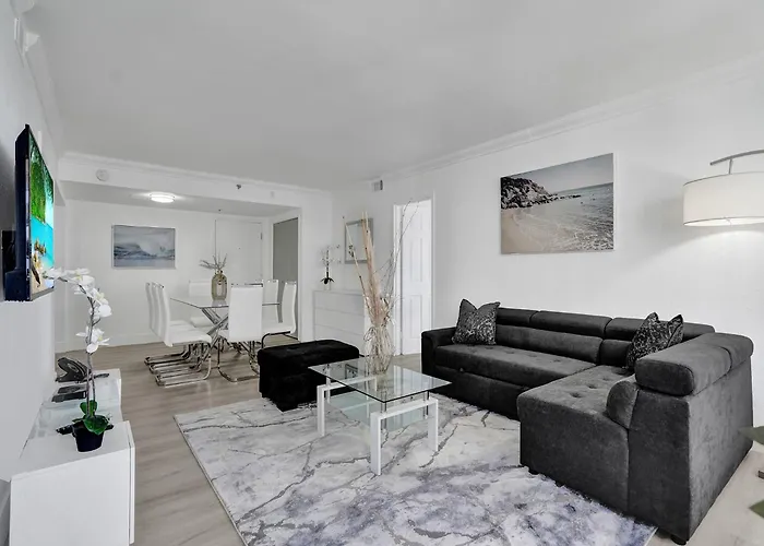Ocean View Spacious Condo Beach Service 907