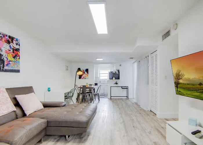 2B/2B, Free Parking, South Beach, 1 Block 2 Beach