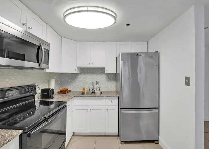Cozy Miami Beach Condo Beach Service 407