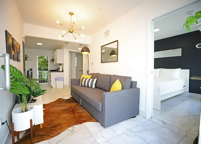 South Beach 2 Bedroom Family Pet Friendly Apartment With Free Parking On Premise
