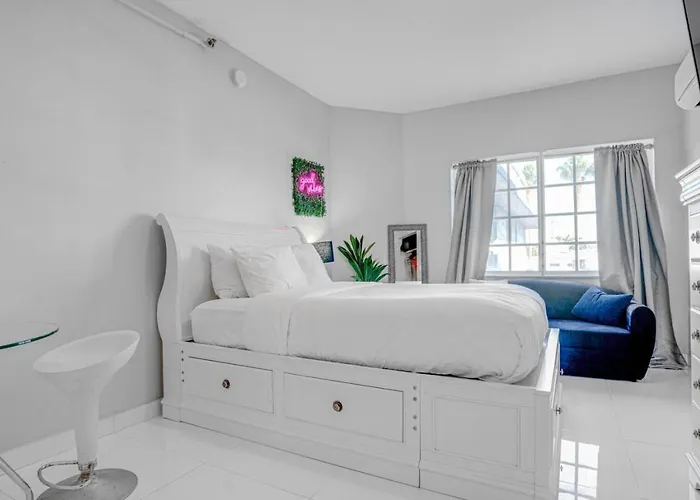 South Miami Beach Oasis Sleeps 2
