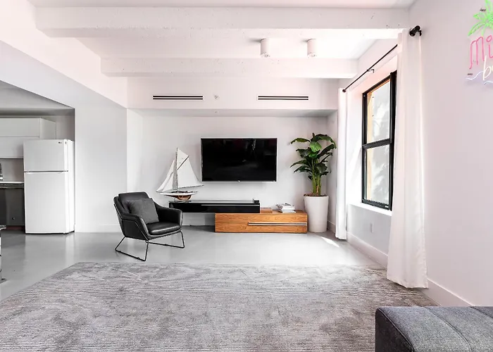 The Netherland 2A I Ocean Drive I Miami Beach Ocean Rental
