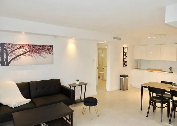 2Br In Heart Of Sobe With Parking