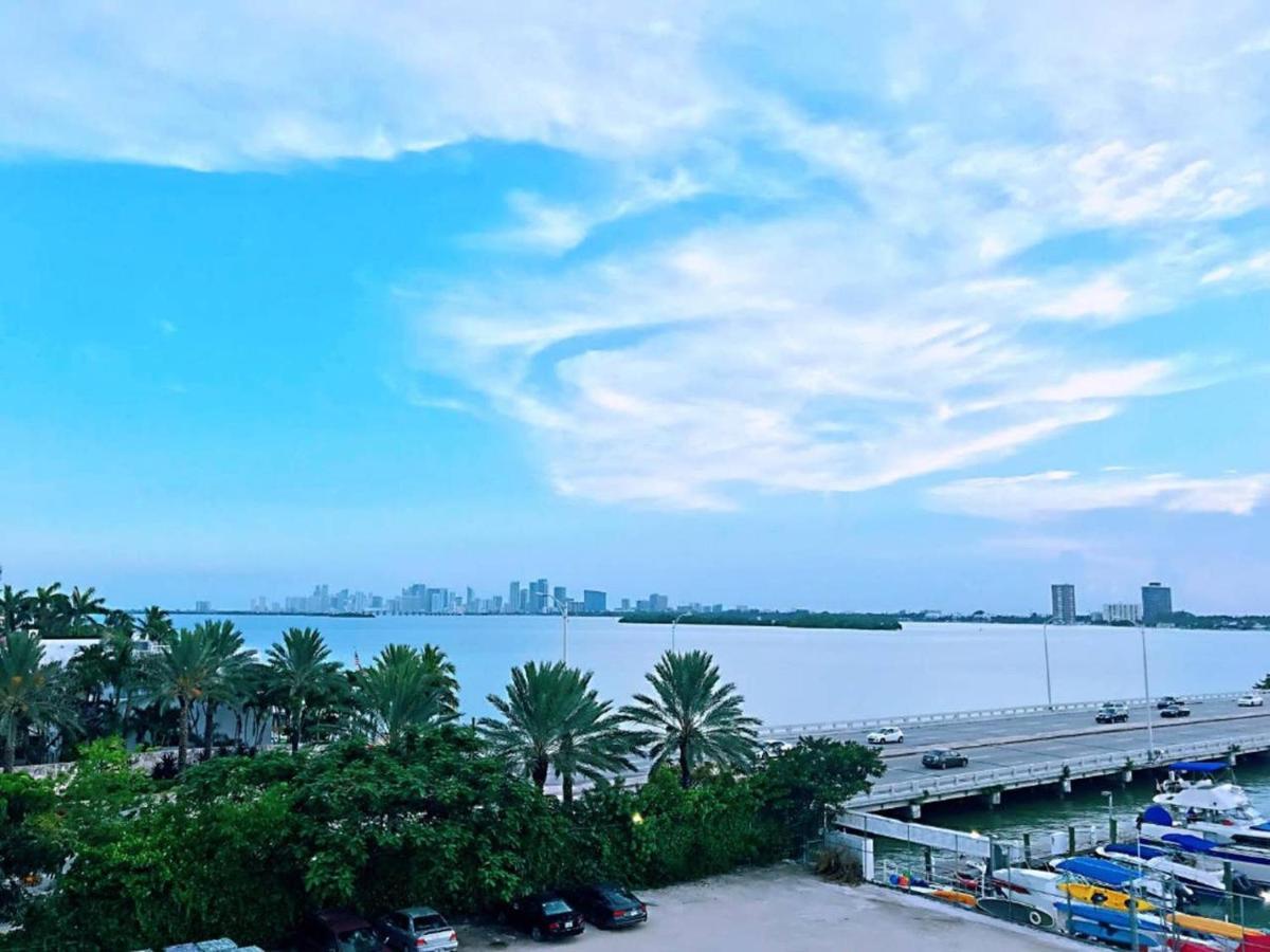 Top Floor Breathtaking View Of Miami Skyline, Pool And Free Parking