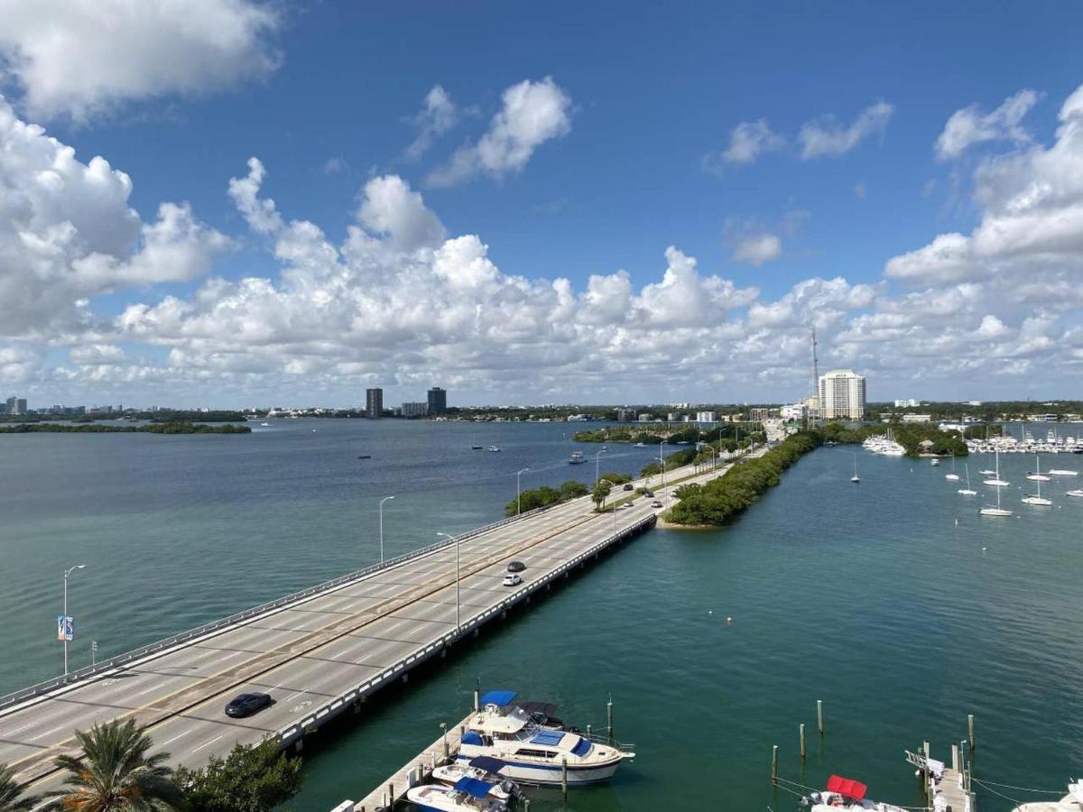 Holiday home Top Floor Breathtaking View Of Miami Skyline, Pool And Free Parking