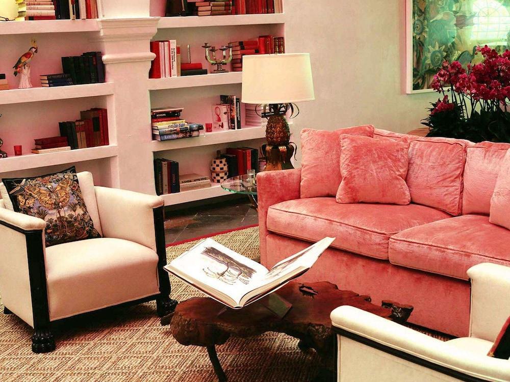 The Claridge Hotel 3*