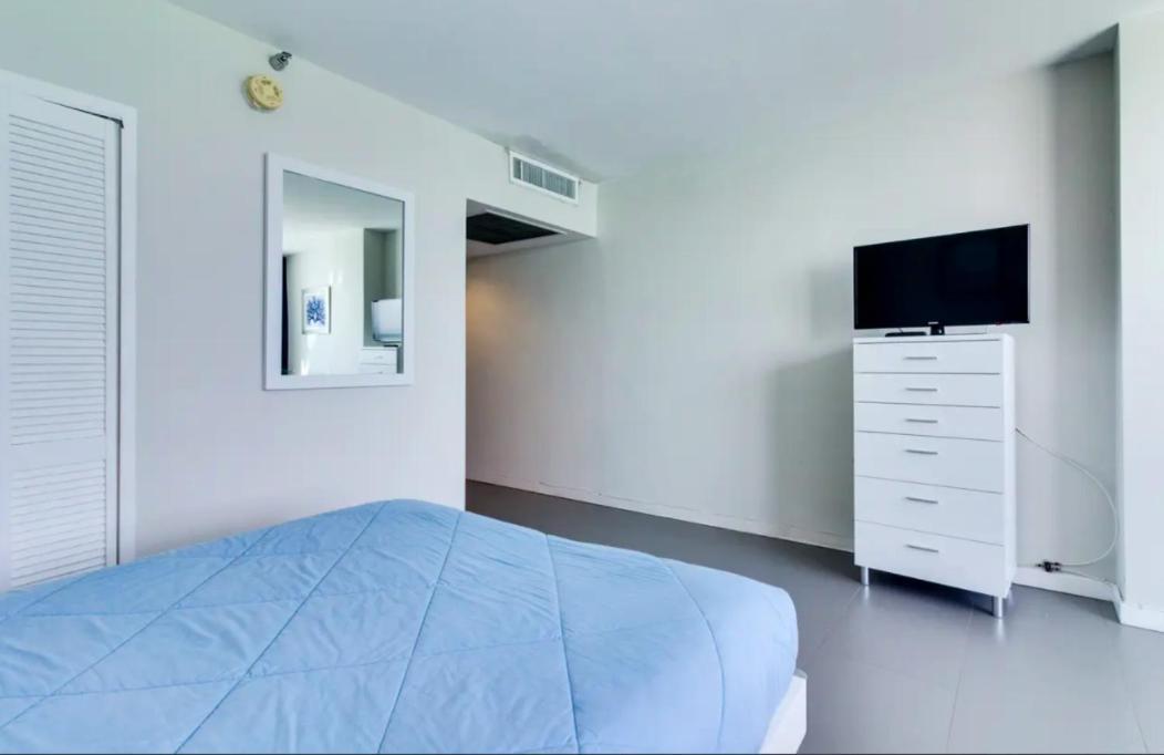 Castle 835 Oceanview On With Pool, Gym, Bars, And Free Parking