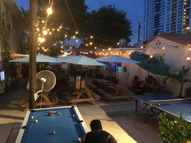 Bikini Hostel, Cafe&beer Garden * Miami Beach