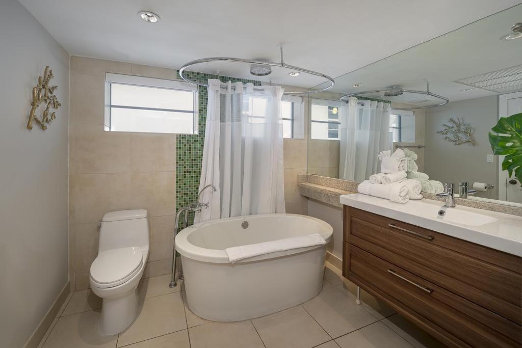 Charming In Ocean Drive South Beach * Miami Beach