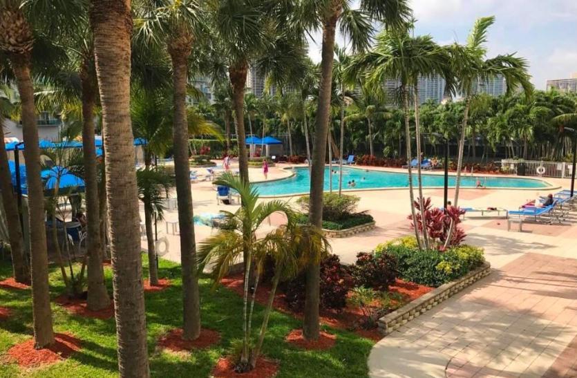 Ocean Reserve Collins Avenue Apartment