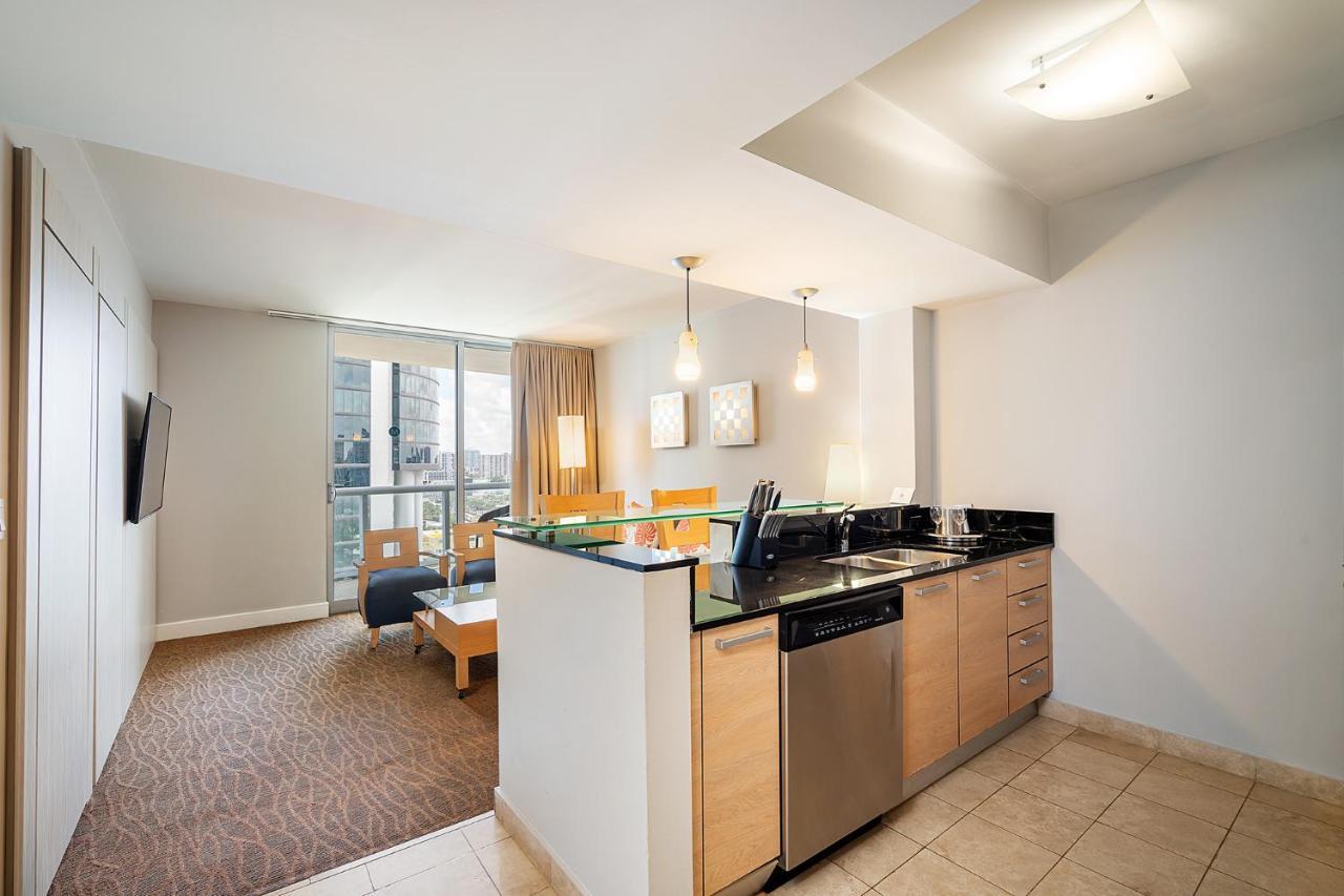 Sunny Isles 1bdr Sea View And Pool Apartment *