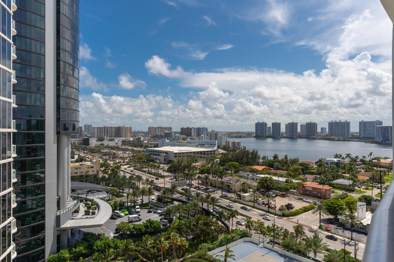 Sunny Isles 1bdr Sea View And Pool *