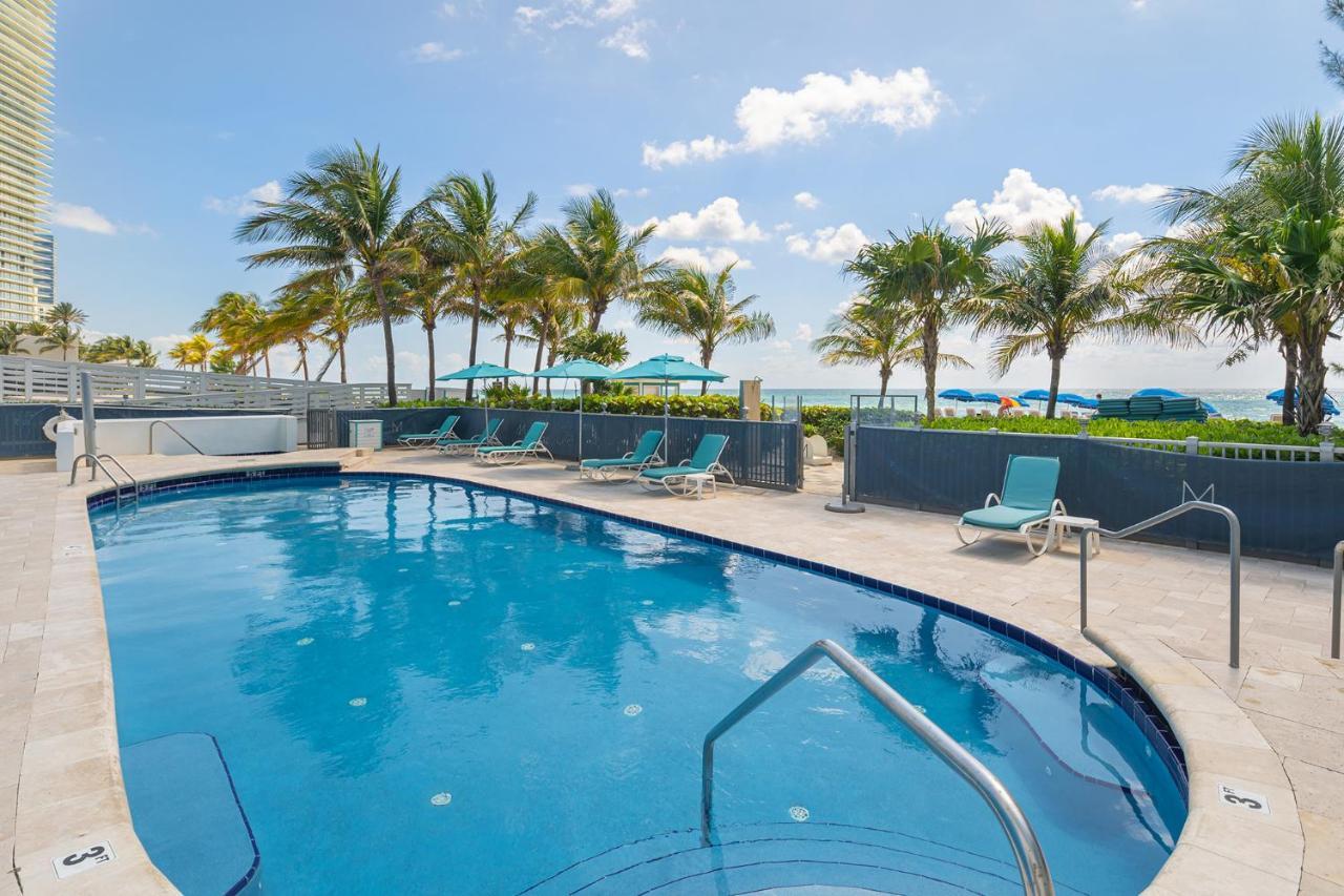 Sunny Isles 1bdr Sea View And Pool Apartment *