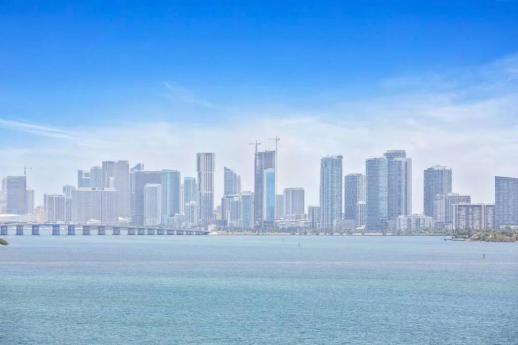 Miami's Bayfront One-bedroom Apartment *