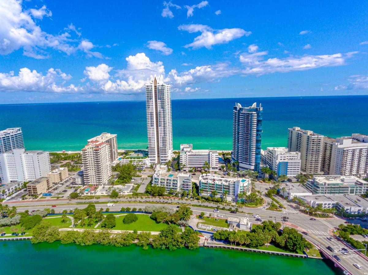 Front Miami *