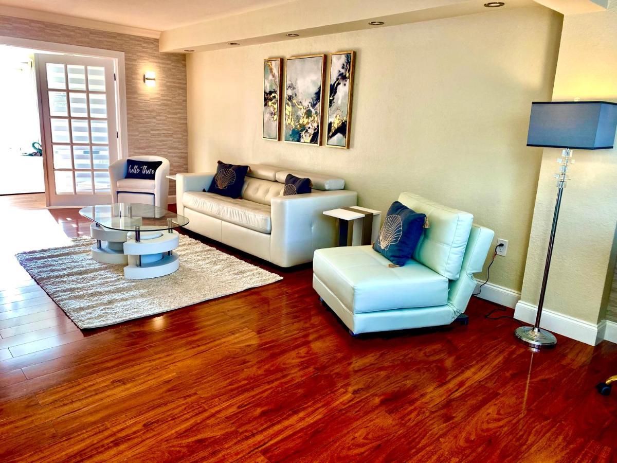 Apartment Deluxe Waterfront One Bedroom With Miami Skyline View, Free Parking 5 Mins Drive To Miami