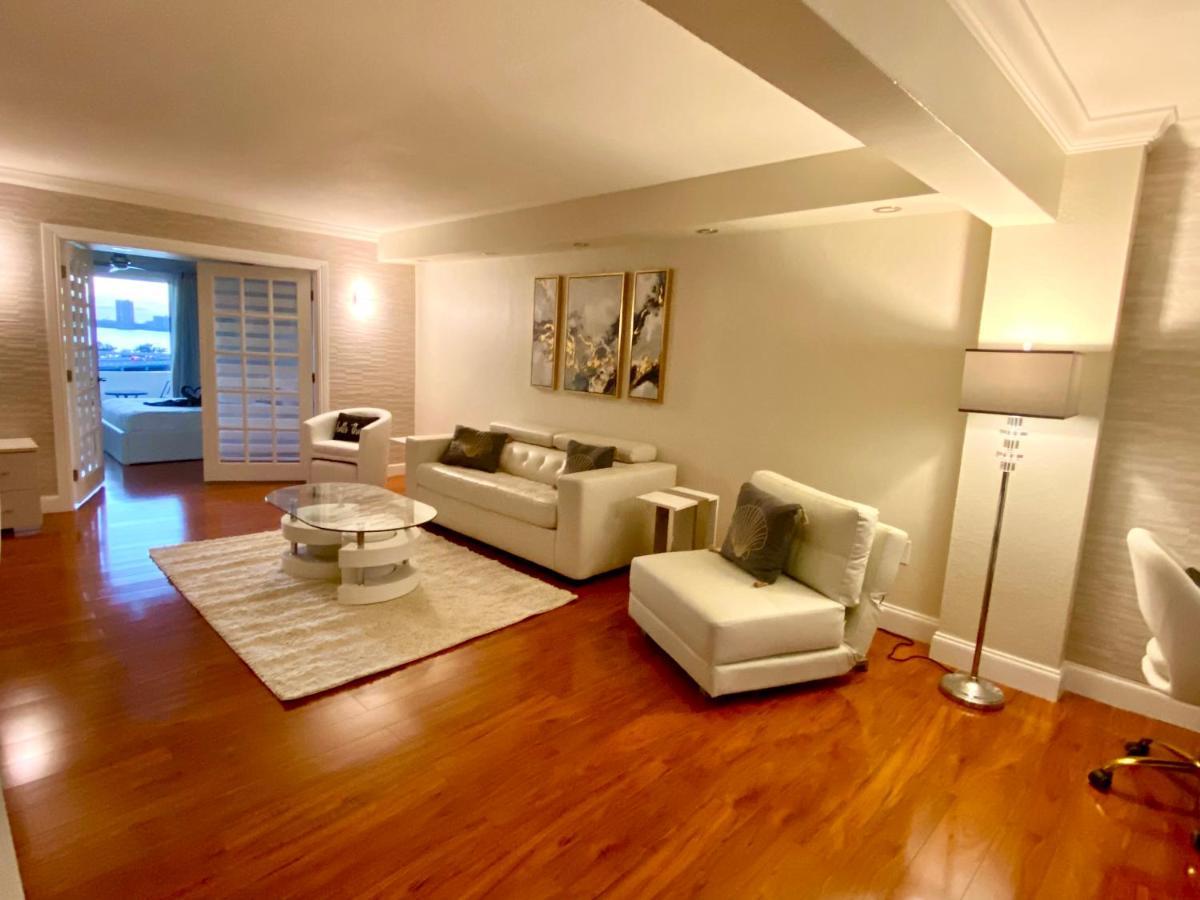 Deluxe Waterfront One Bedroom With Miami Skyline View, Free Parking 5 Mins Drive To Miami Apartment Miami Beach