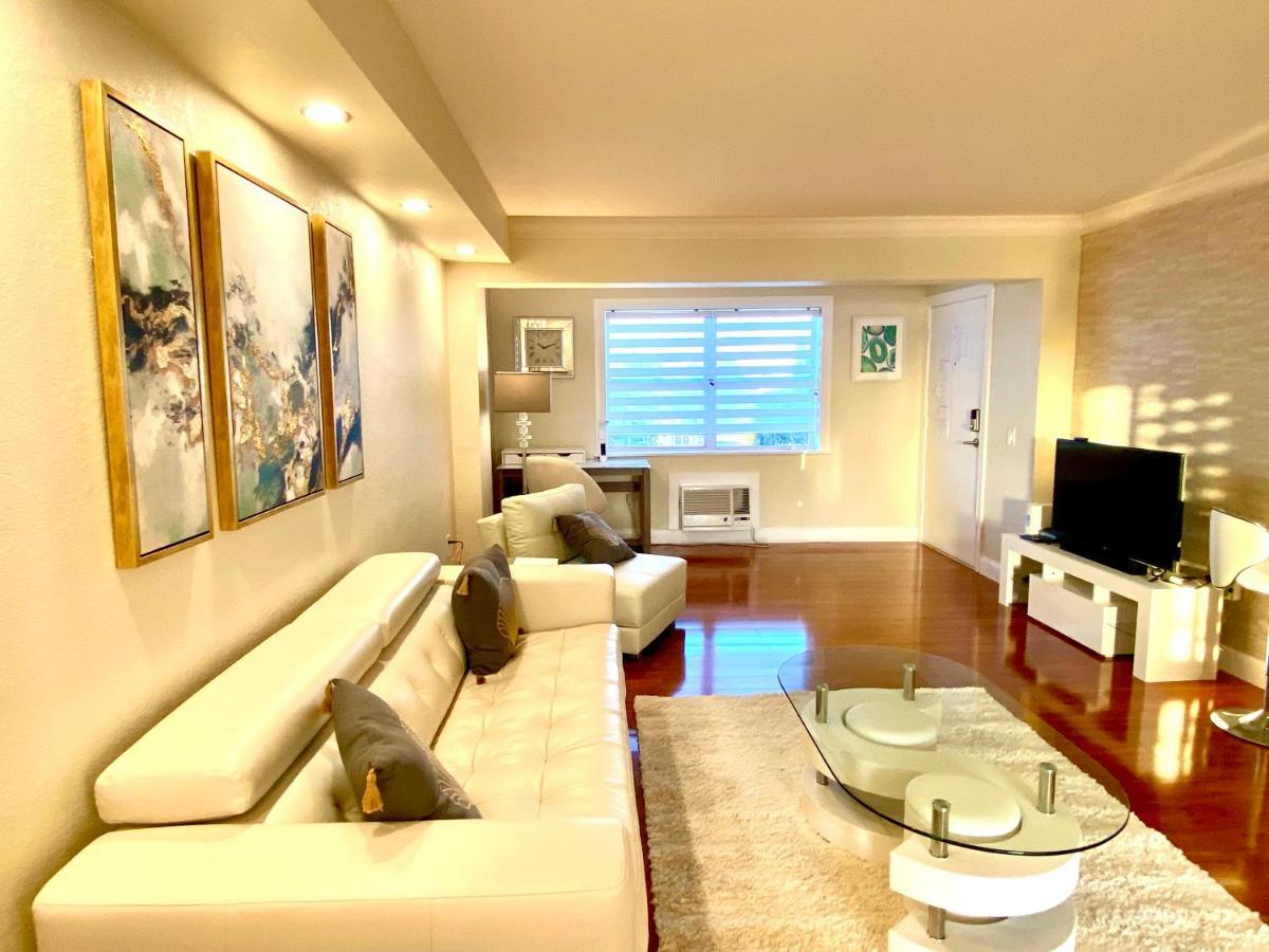 Deluxe Waterfront One Bedroom With Miami Skyline View, Free Parking 5 Mins Drive To Miami