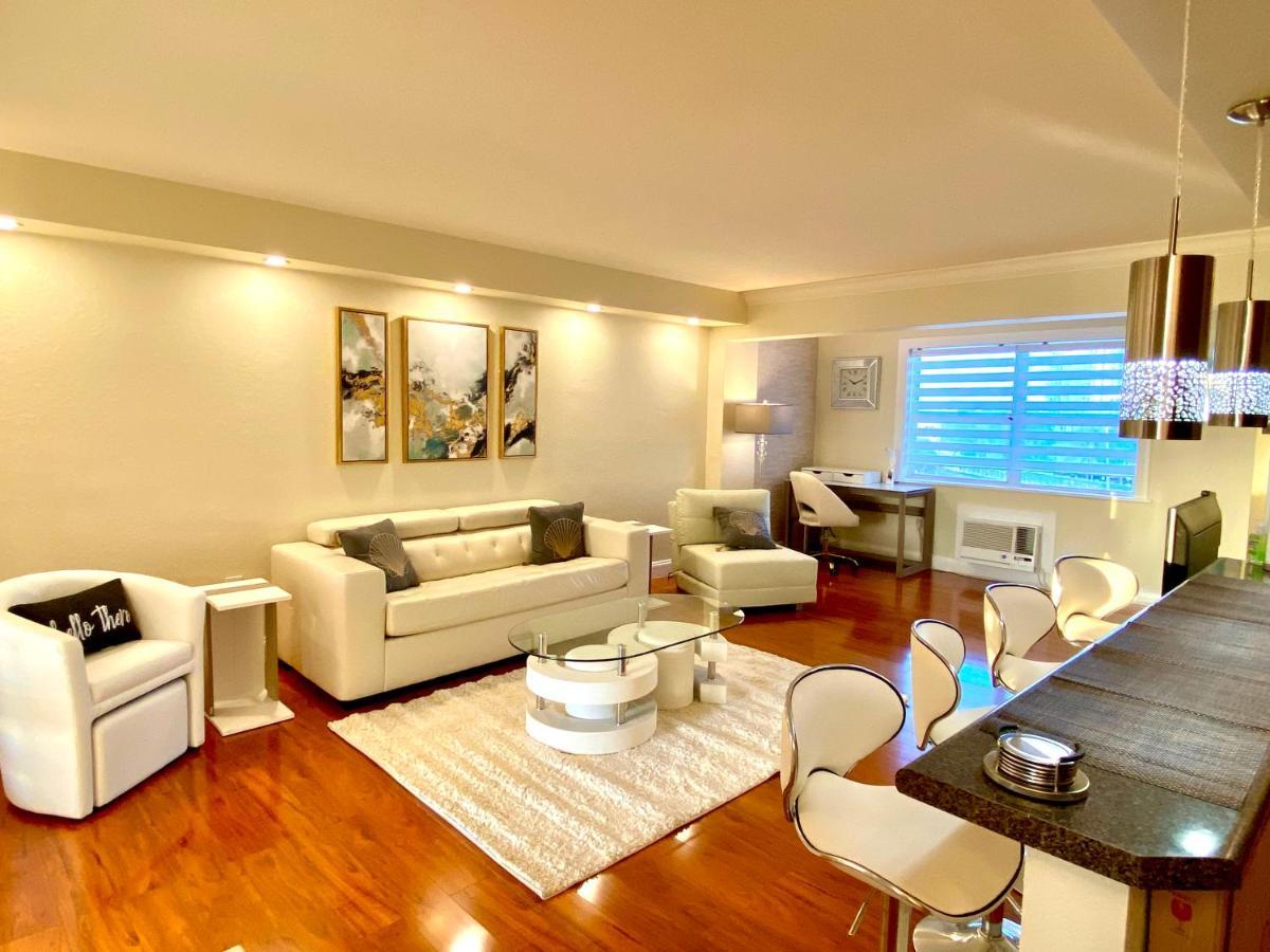 Deluxe Waterfront One Bedroom With Miami Skyline View, Free Parking 5 Mins Drive To Miami Apartment *