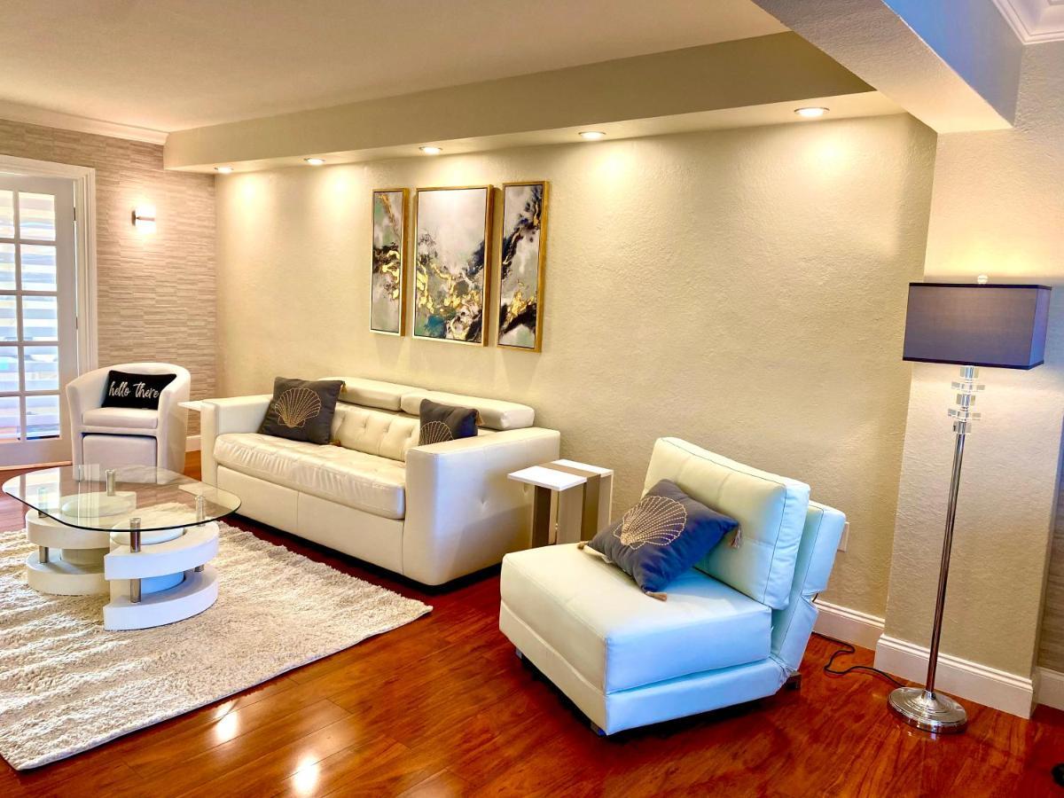 Deluxe Waterfront One Bedroom With Miami Skyline View, Free Parking 5 Mins Drive To Miami Apartment Miami Beach
