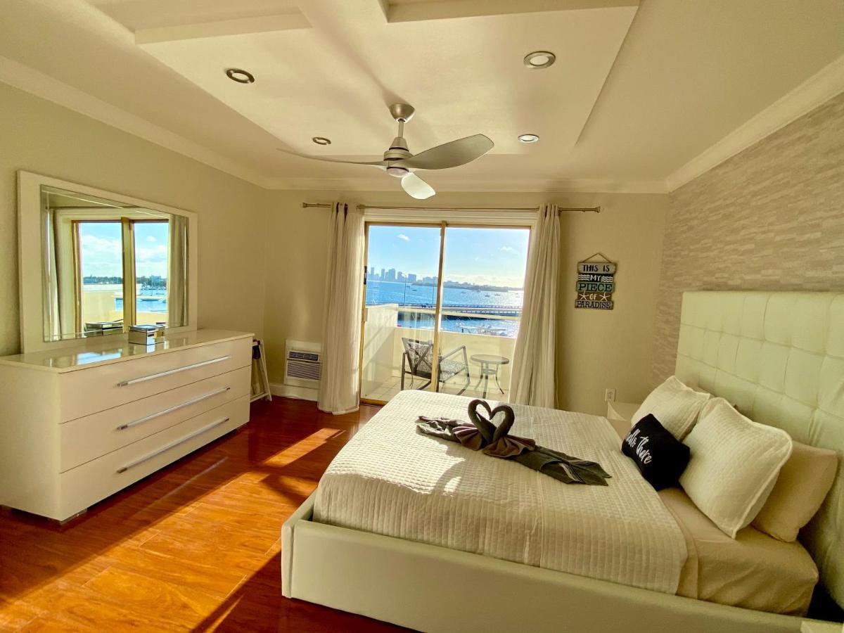 Deluxe Waterfront One Bedroom With Miami Skyline View, Free Parking 5 Mins Drive To Miami Apartment