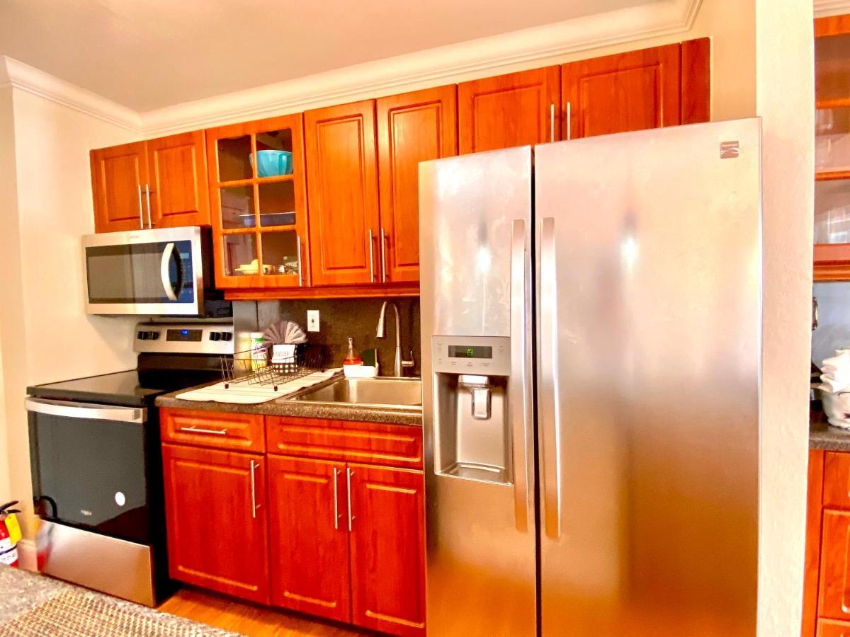 Deluxe Waterfront One Bedroom With Miami Skyline View, Free Parking 5 Mins Drive To Miami Apartment