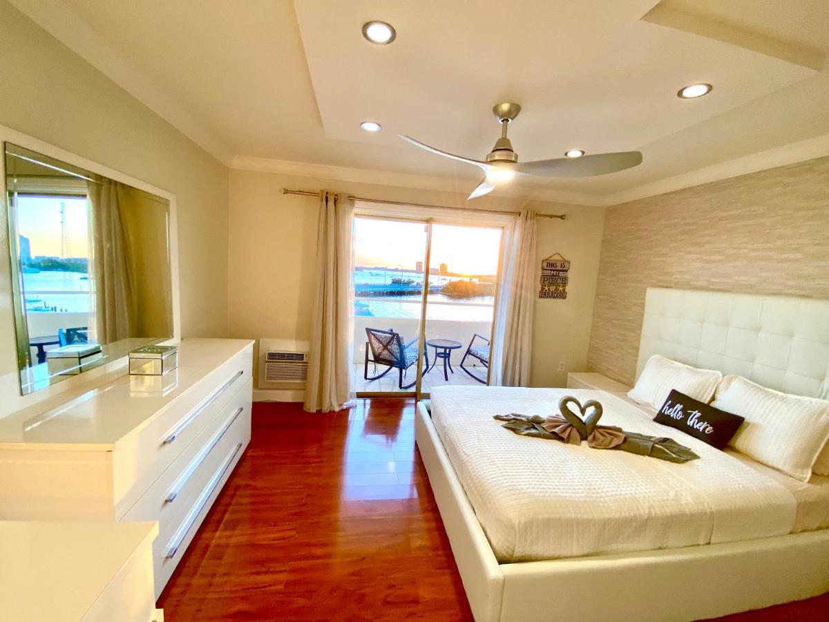 Deluxe Waterfront One Bedroom With Miami Skyline View, Free Parking 5 Mins Drive To Miami Apartment *
