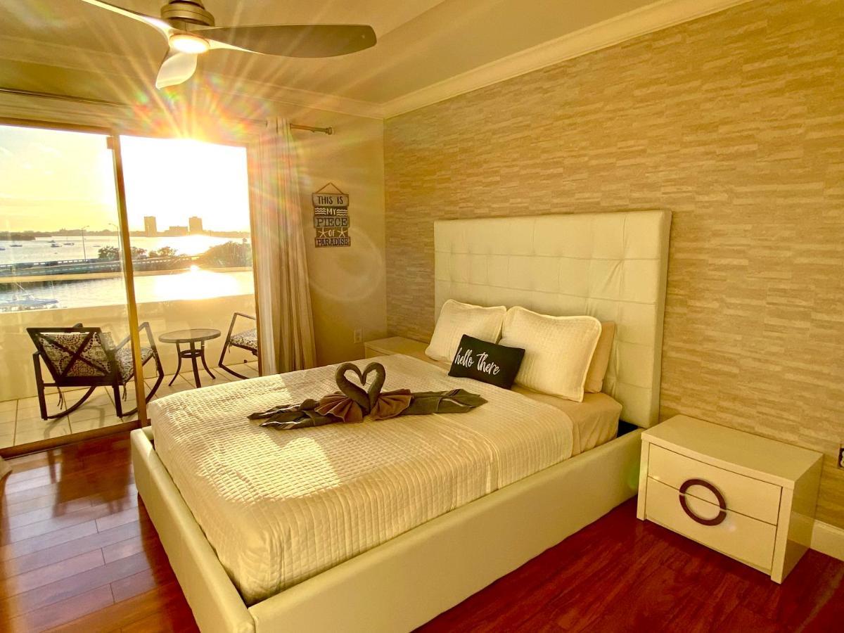 Apartment Deluxe Waterfront One Bedroom With Miami Skyline View, Free Parking 5 Mins Drive To Miami *