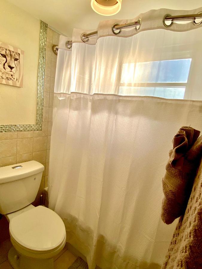 Deluxe Waterfront One Bedroom With Miami Skyline View, Free Parking 5 Mins Drive To Miami * Miami Beach