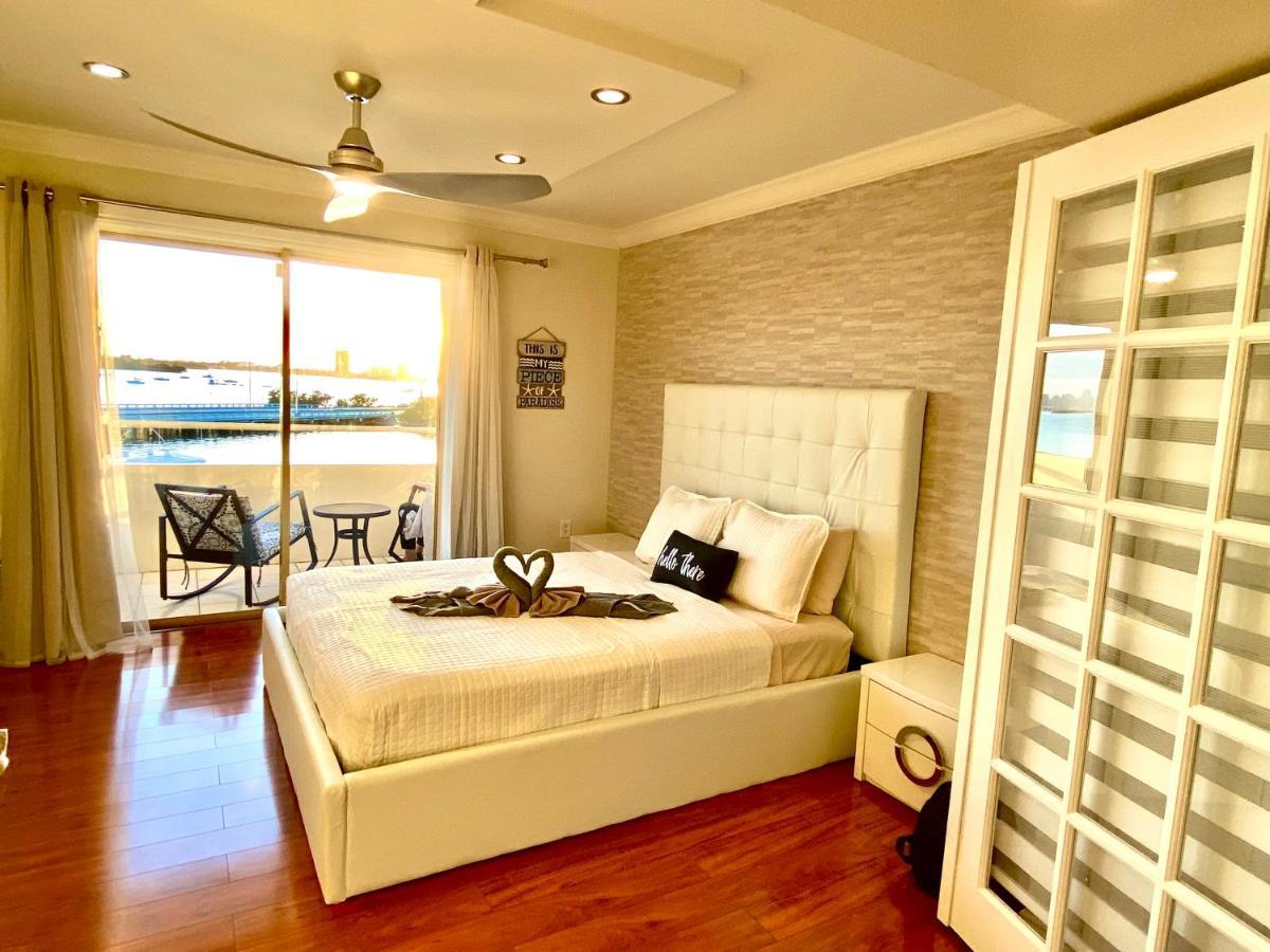 Deluxe Waterfront One Bedroom With Miami Skyline View, Free Parking 5 Mins Drive To Miami Apartment